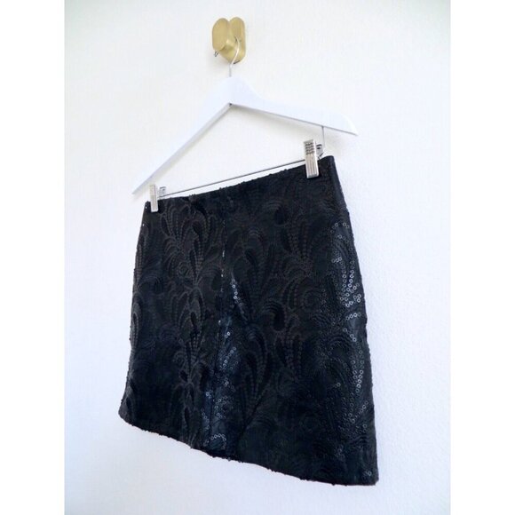 NEW! Blank NYC Vegan Leather Black Sequined Embroidery Detail Mini Skirt SZ 26 - Picture 9 of 14